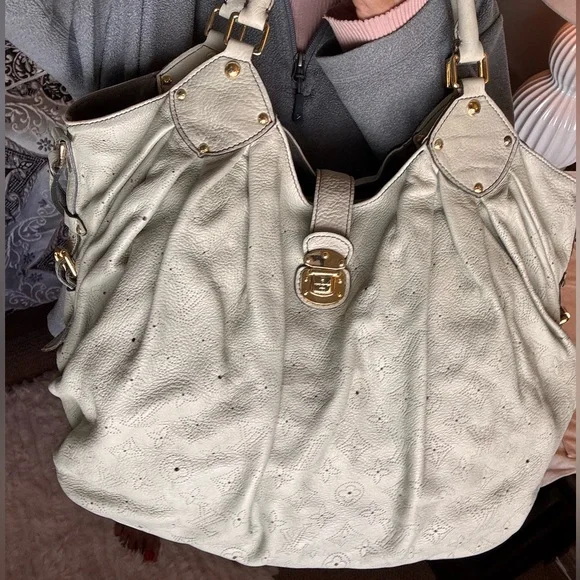 Louis Vuitton Mahina XL bag - Picture 5 of 12